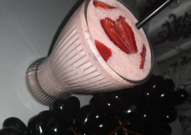 Recipe of Quick Strawberry smoothie