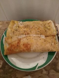 Una foto de Omelette rellenas de queso y mayonesa