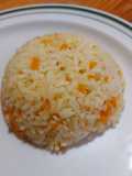 Arroz blanco con zanahoria rallada