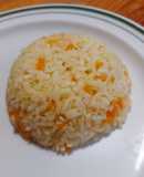 Arroz blanco con zanahoria rallada