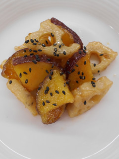 A picture of Sweet and Spicy Stir-Fried Lotus Root and Sweet Potato.