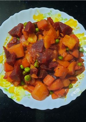 বীট গাজরের সব্জী (Beet Gajarer sabji recipe in bengali) রেসিপির প্রধান ছবি