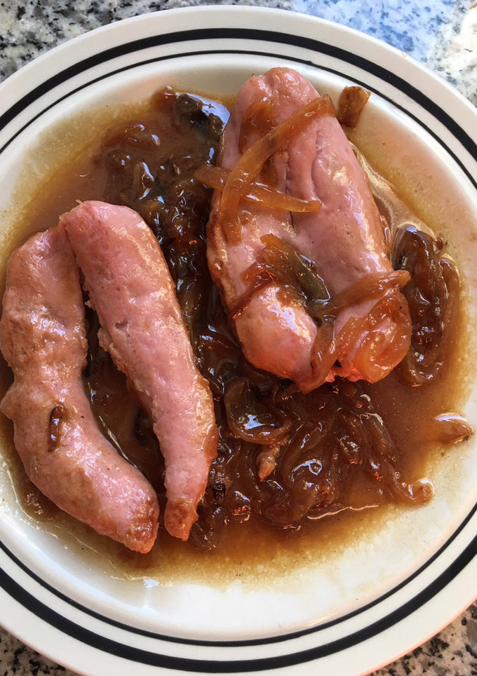 Una foto de Salchichas de pollo al vino