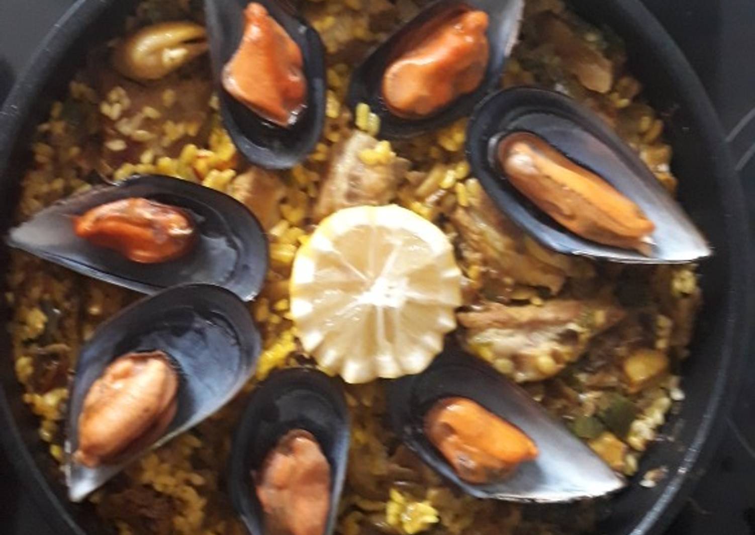 Paella con costillas, setas Receta de CARLOS RUIZ AVILA Cookpad