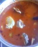 Caldo de pollo rojo