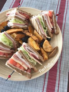 صورة لوصفة طبقات التوست بالمورتاديلا والجبنة 🥪 Club Sandwich