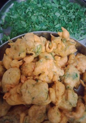 મેથી ના ભજીયા (Methi Bhajiya Recipe In Gujarati) રેસીપી મુખ્ય ફોટો