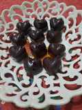 Bombones de chocolate con cerezas