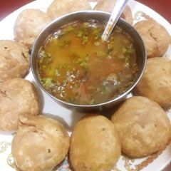 A picture of Khasta kachori.