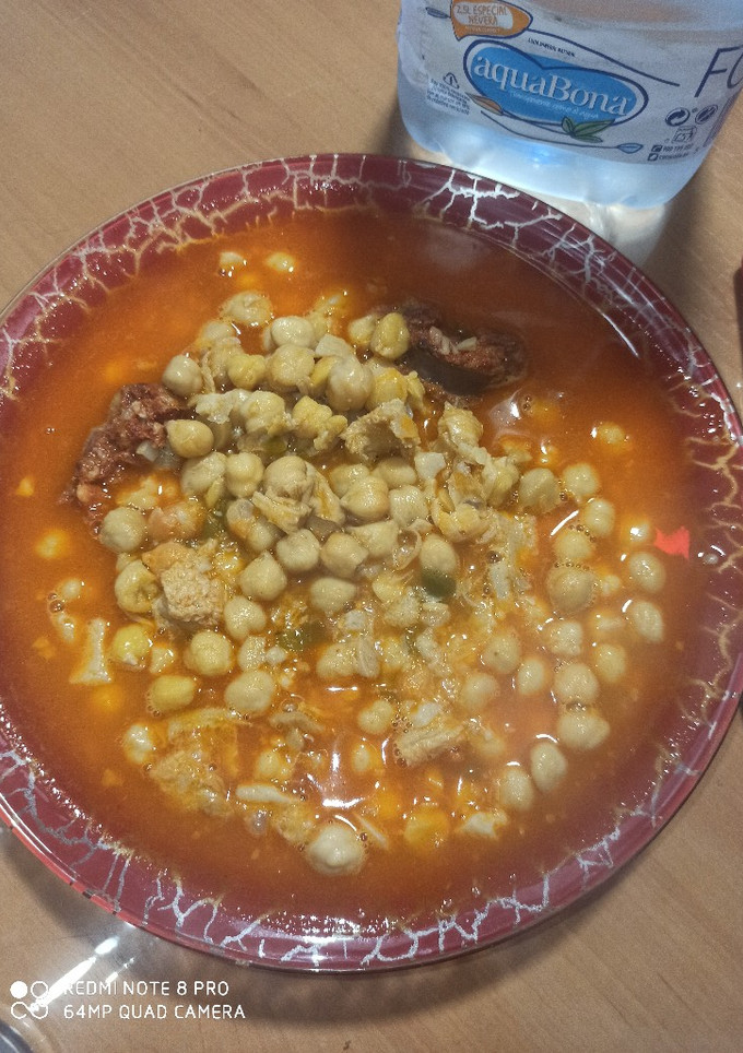 Una foto de Menudo con garbanzos
