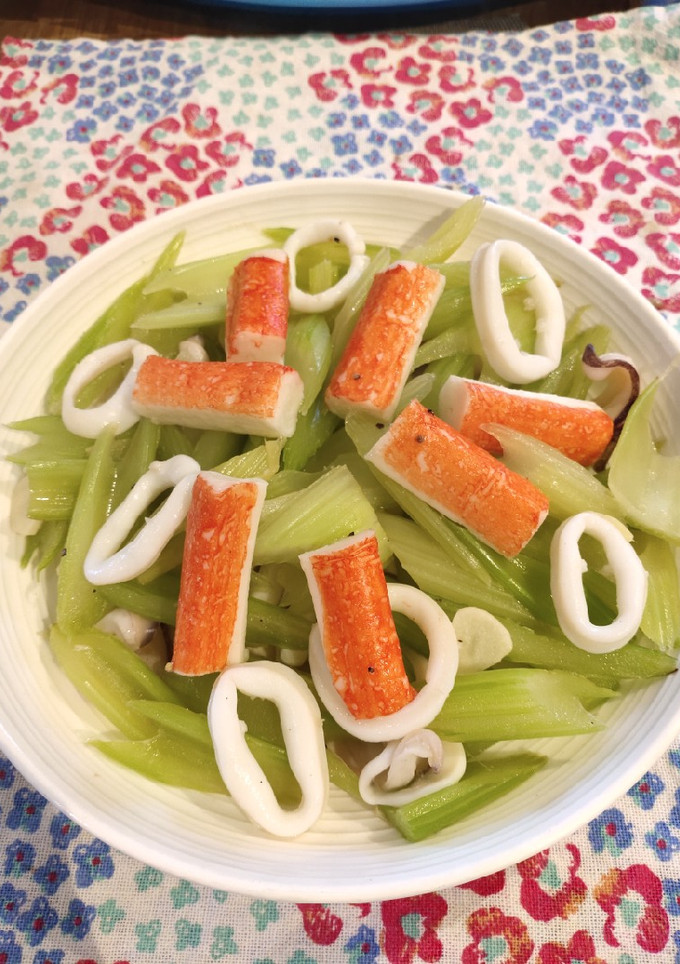 A picture of Celery with Squid and Crabstick.