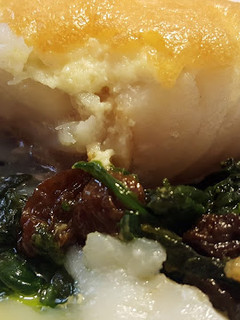 Una foto de Bacalao confitado a la muselina de ajo