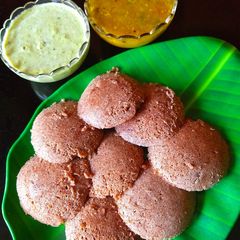 A picture of Ragi idli.
