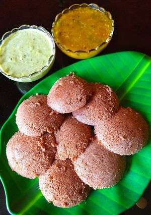 A picture of Ragi idli.