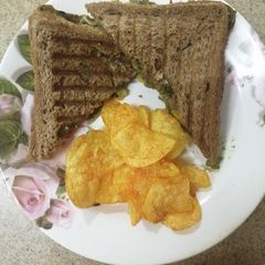 A picture of Spinach corn cheese sandwich.