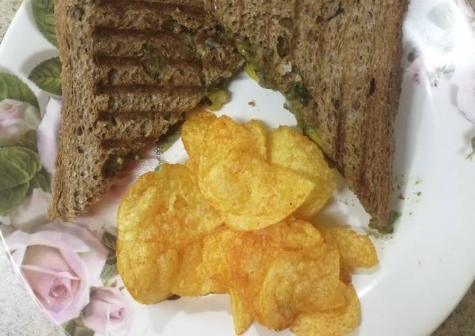 Spinach corn cheese sandwich