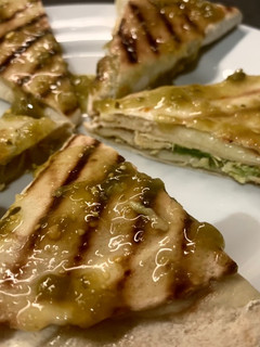Una foto de Wrap hack de pollo 🍗 aguacate 🥑 y queso 🧀