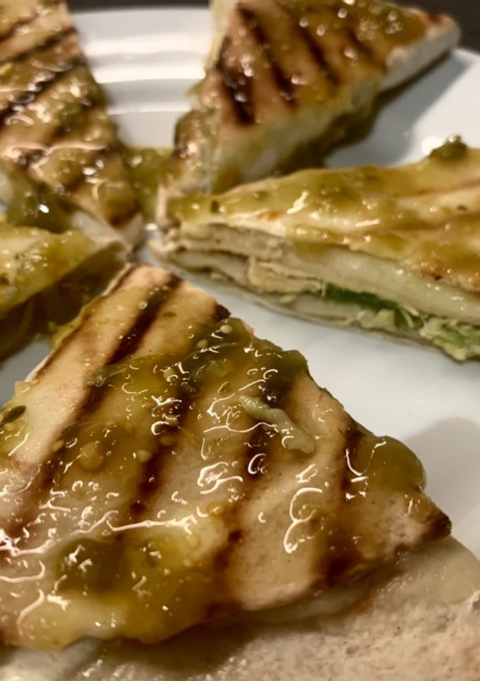Una foto de Wrap hack de pollo 🍗 aguacate 🥑 y queso 🧀