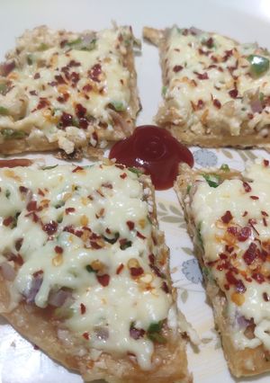 A picture of Veg Cheese Paneer Pan Pizza.