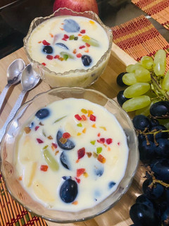 फ्रूट कस्टर्ड (fruit custard recipe in Hindi) रेसिपी मुख्य फोटो