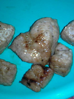 Una foto de Trocitos condimentados de carne de puerco