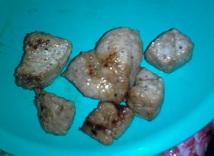 Una foto de Trocitos condimentados de carne de puerco