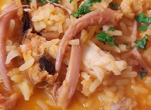 Una foto de Paella de mariscos