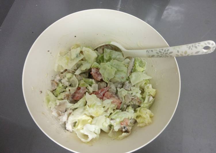 Ensalada de pollo con salsa César 🥗