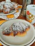 Cornetti sfogliati (con finta sfogliatura)