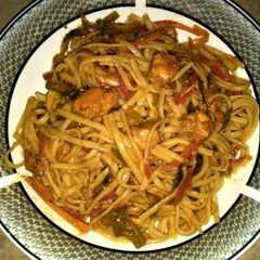 A picture of Chicken ChOW Mein.