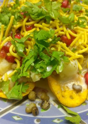 गुजराती दहीपूरी (Gujarati Dahi Puri recipe in hindi) रेसिपी मुख्य फोटो