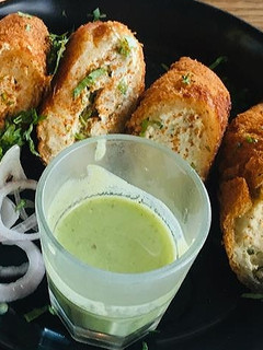 A picture of Cheese Bread Roll.