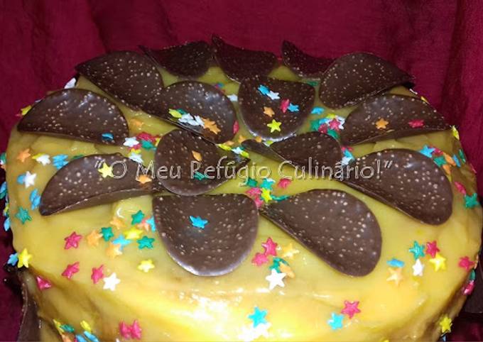 Bolo De Aniversario Para O Meu Mano Massa De Pao De Lo C Cobertura E Recheio Creme Pasteleiro Receita Por Mary Soliani O Meu Refugio Culinario Cookpad