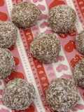 [No Oven Needed] Chocolate Snowballs with Four Ingredients