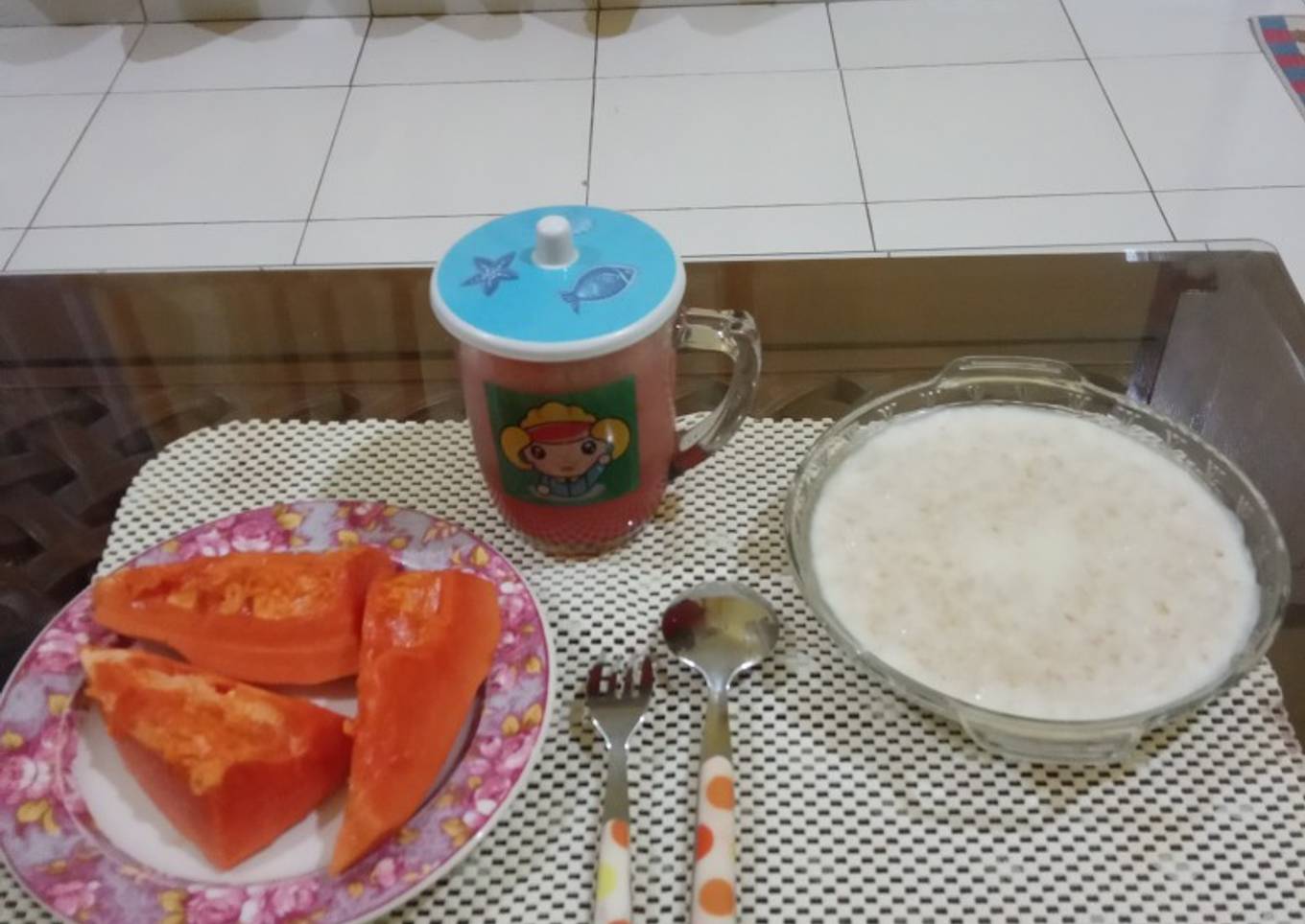 Bubur Oat Susu Putih + Jus Tomat + Buah Potong