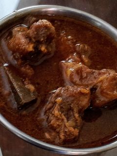झणझणीत मटण रस्सा | मटणाचा रस्सा (Mutton Rassa Recipe in Marathi) रेसिपी चे मुख्य फोटो
