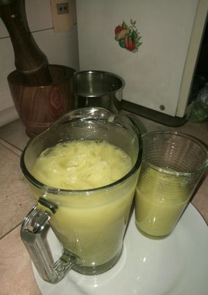 Una foto de Jugo de mburucuya con limón