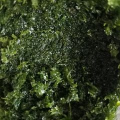 A picture of Green chutney.