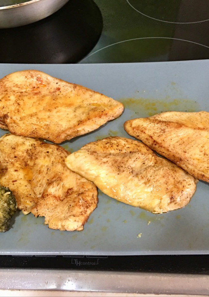 Una foto de Pechuga de pollo al ras el hanut