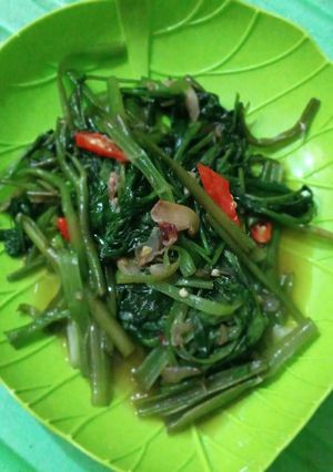 Foto resep Tumis kangkung azaaa...😗