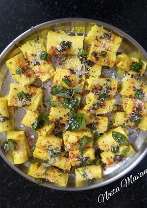 ખાંડવી (khandvi recipe in Gujarati) રેસીપી મુખ્ય ફોટો