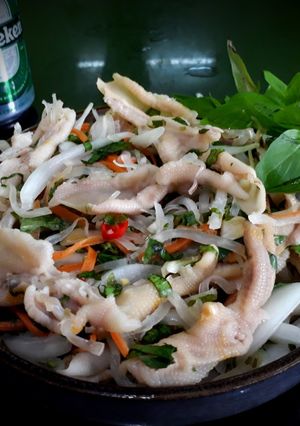 Hình của món Nộm chân vịt rút xương.