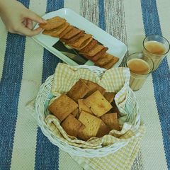 A picture of Baked Methi Mathri.