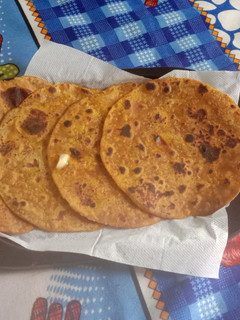 મસાલા વાળી રોટલી (Masala Rotli Recipe In Gujarati) રેસીપી મુખ્ય ફોટો