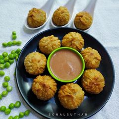 A picture of Green Peas Kachori.