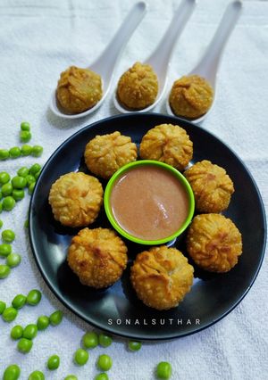 A picture of Green Peas Kachori.
