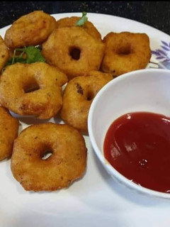 सांबर वड़ा (sambar vada recipe in Hindi) रेसिपी मुख्य फोटो