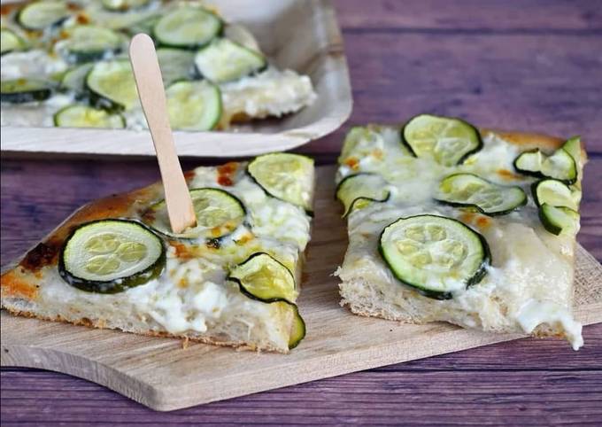 Focaccia stracchino e zucchine