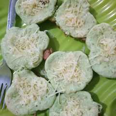 A picture of Pukis pandan keto.