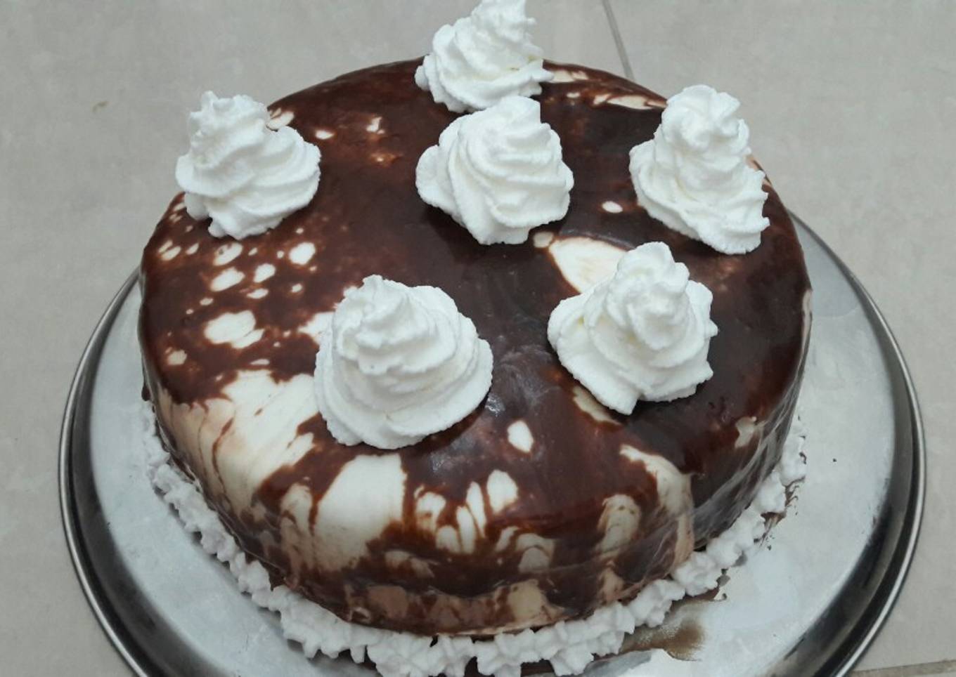 Eggless chocolate mirror glaze cake